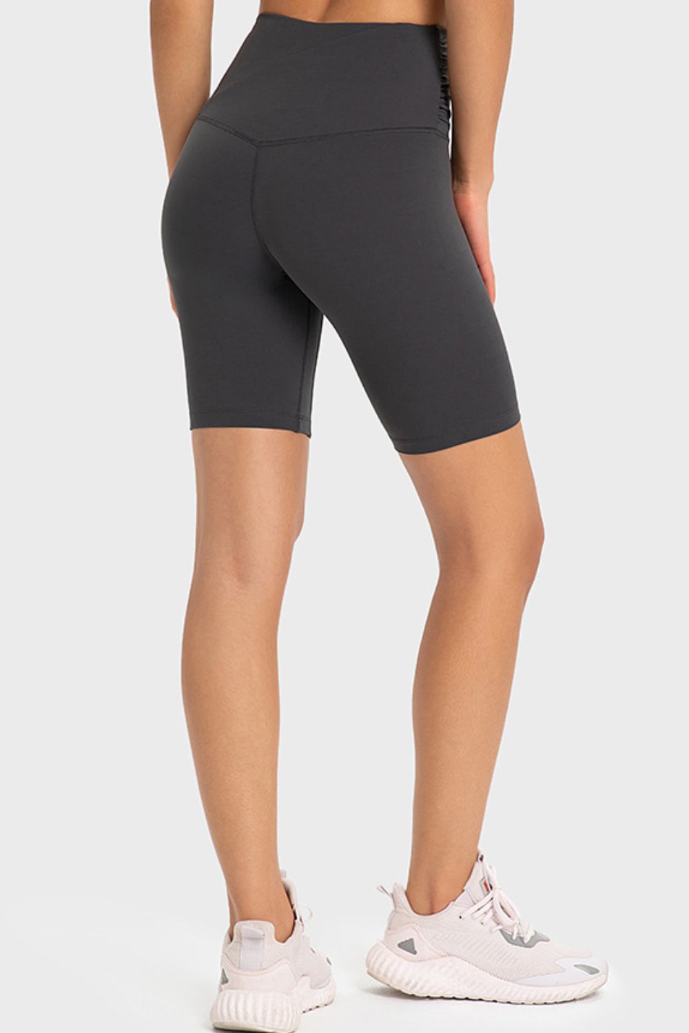 V-WAIST BIKER SHORTS