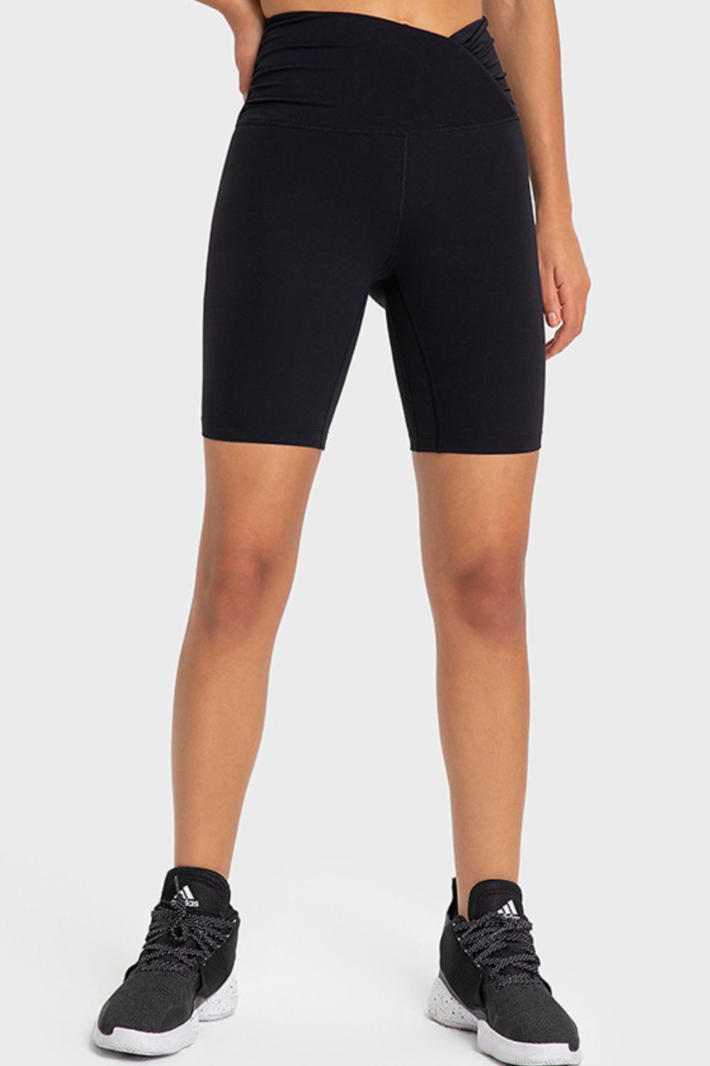 V-WAIST BIKER SHORTS