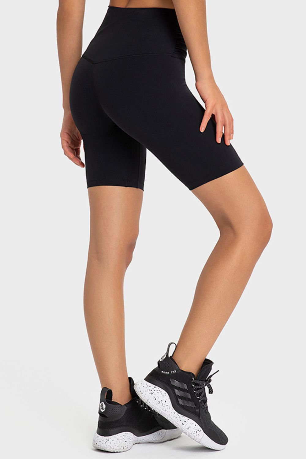V-WAIST BIKER SHORTS