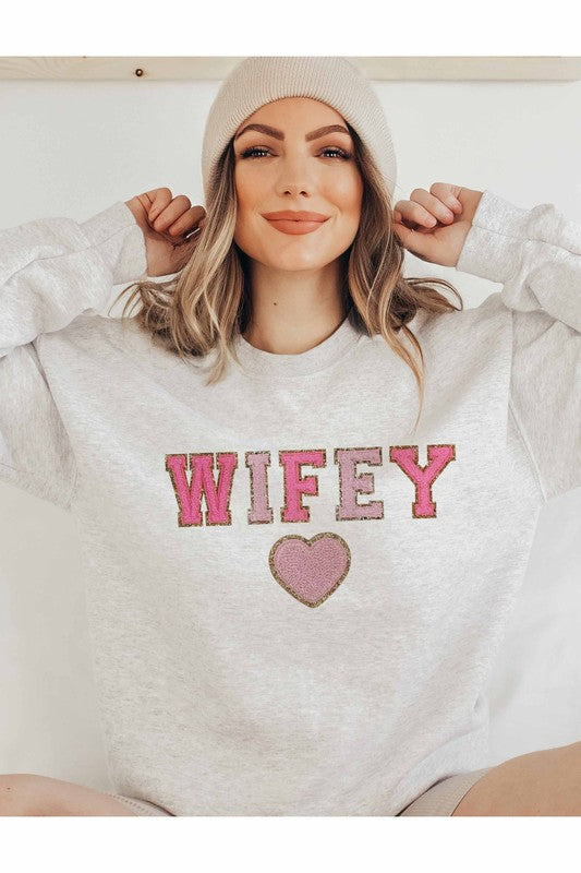 WIFEY GRAPHIC SWEATSHIRT