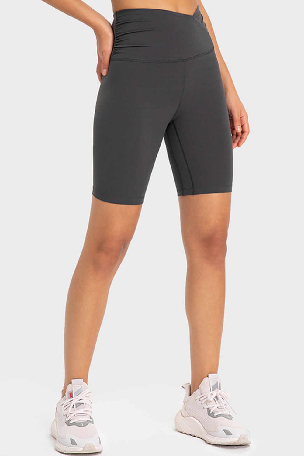 V-WAIST BIKER SHORTS
