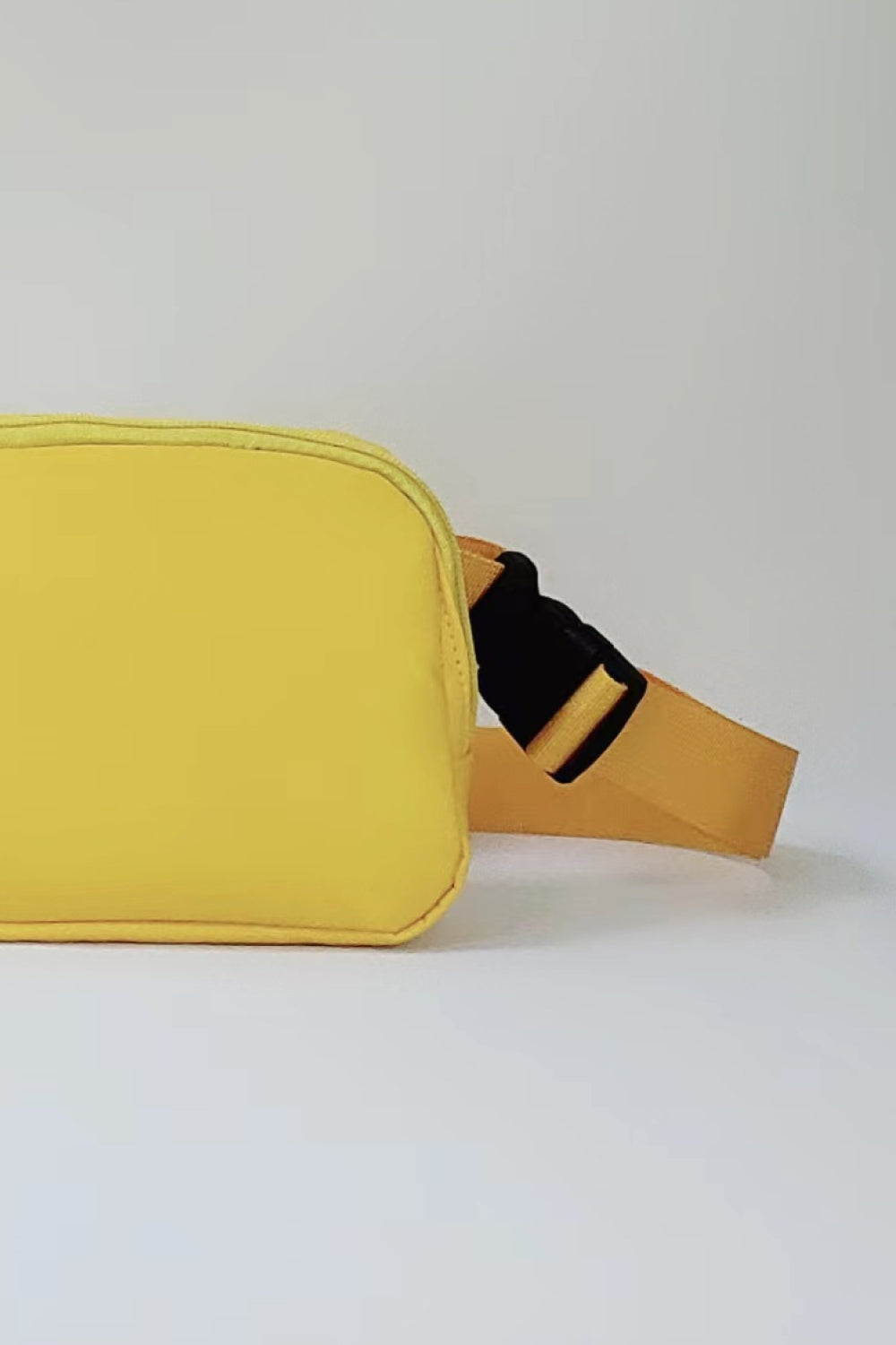 CLOSURE FANNY PACK