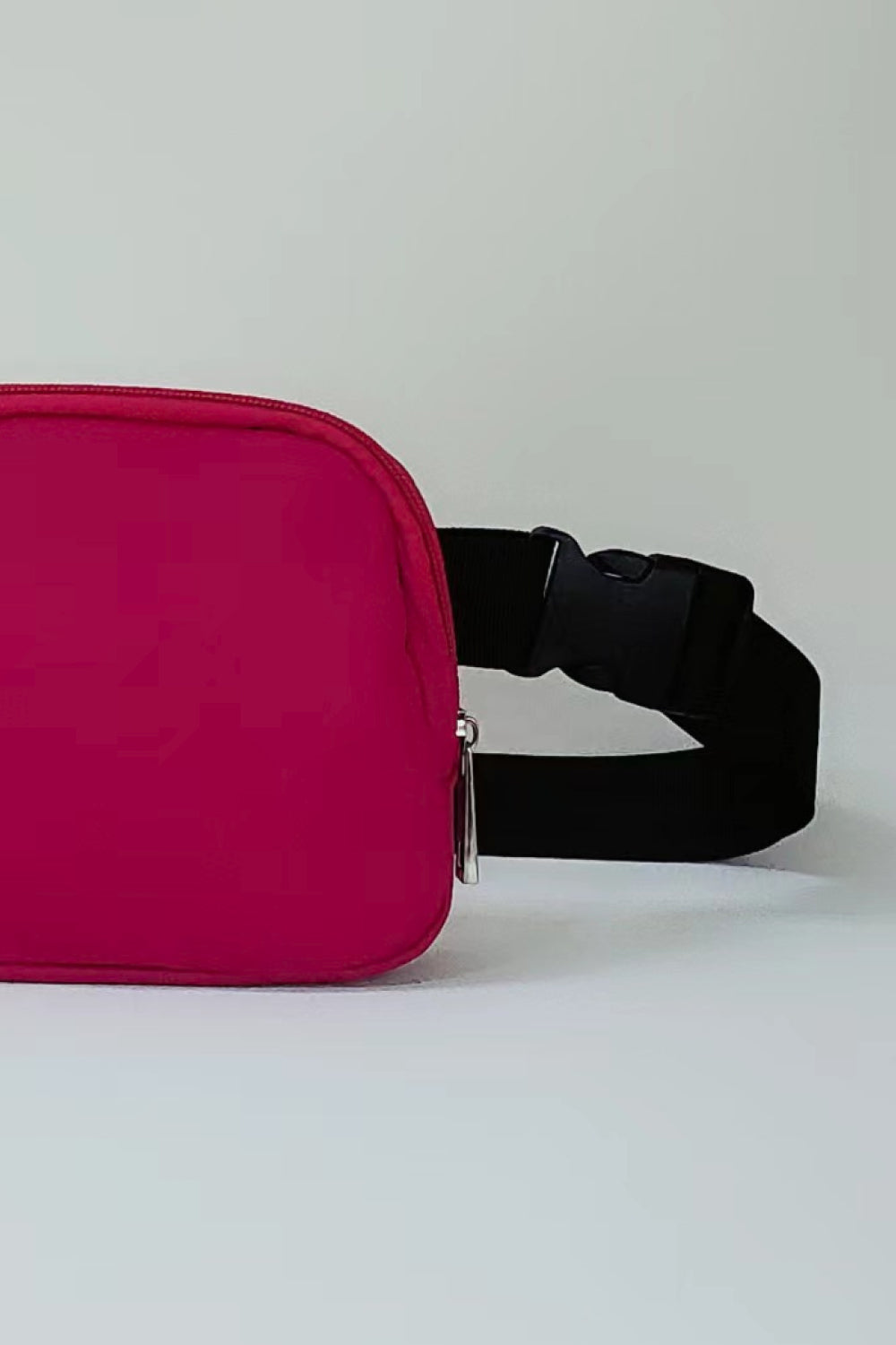 CLOSURE FANNY PACK