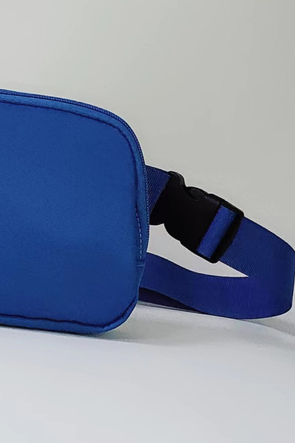 CLOSURE FANNY PACK